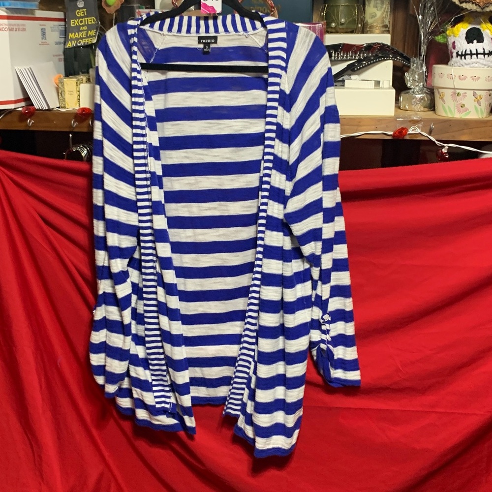 #0 034 size 3 Torrid blue and white striped open cardigan